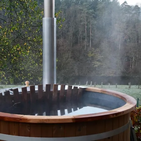 Met Hottub En Zicht Op De Semois هيربيومونت