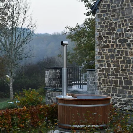 Met Hottub En Zicht Op De Semois Nyaraló