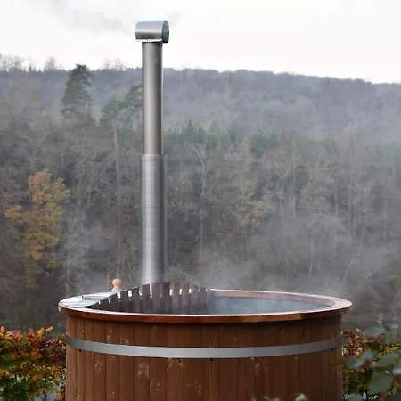 Met Hottub En Zicht Op De Semois هيربيومونت