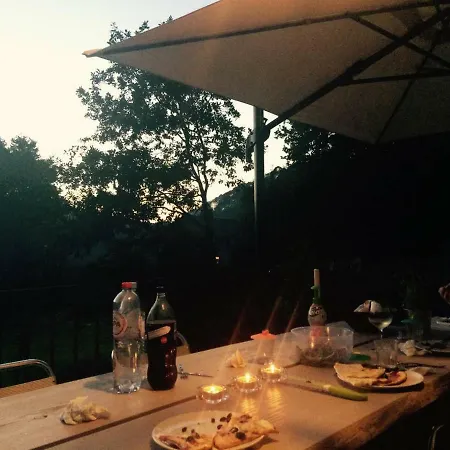 Met Hottub En Zicht Op De Semois